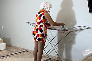 Old Housewife Stretches Ass on Huge Dick for Anal!