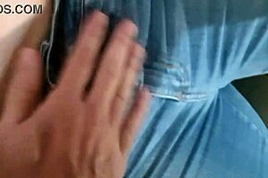 Boquete molhado da esposa com porra no peitinho ao final