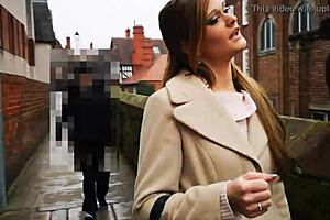 Honour gets hypnotized to flash in public outdoor setting