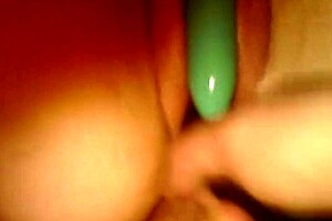 She screams loud until reaching an intense anal orgasm in wild session