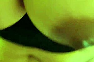 मेट्योर मलेशियन गर्ल होममेड बेड में हार्ड सक्स और फक्स काऊगर्ल एक्शन!