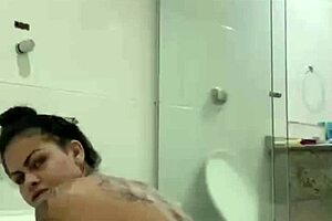Bia Hot Morena Safada Masturbates with Shower Jet!