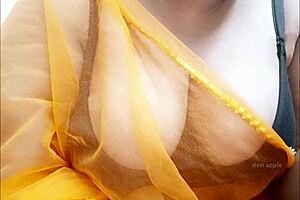 Desi girlfriend enjoys hot moments