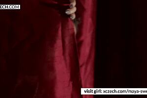 art of detail showing teen beauty in nude