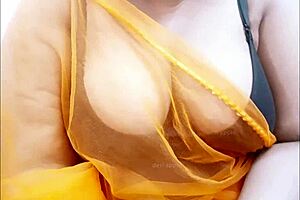 Desi girlfriend enjoys hot moments