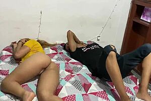 mi peque�a hermanastra me pide que le haga un masaje como pretexto para que la folle duro y me corra