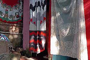 I lent the shower to the neighbor while she bathed and watched her masturbate