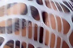 Morena tatuada dançando funk com anal assfucking