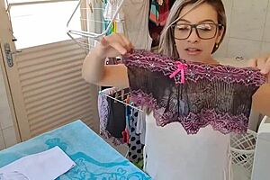 mostrei a calcinha, wanna see my natural tits and pussy?