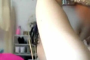 Hot girl delivers intense oral on massive cock during live stream
