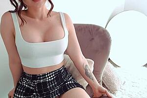 i'm a cute little latina dancin around on webcam feelin slutty