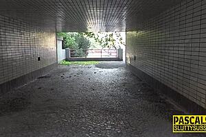 look at this babe toy her ass for hardcore anal