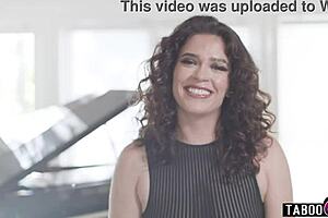 Up close with big ass latina milf victoria voxxx