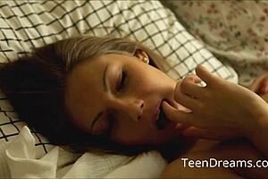 anjelica fingers her shaved pussy with vibrator 😏