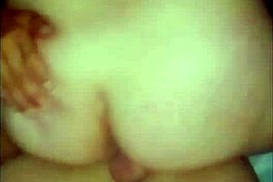 Socou fundo e gozou dentro da casada safada completo no red