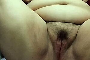 Come feel my big ass squirting with toys 😏