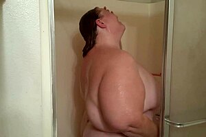 Shower With Kitania!