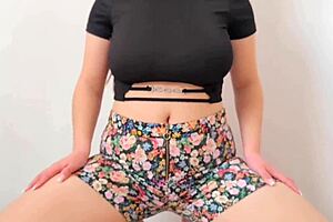 Hot girl flaunts big natural boobs