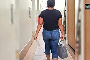 en la calle encontré a mi primo que le debía dinero y me deje follar para pagar mi deuda no pudo contener y accidentalmente llenó mi coño con su corrida