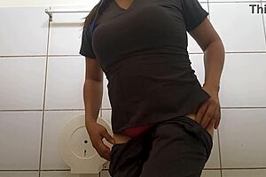 Doctora touches vagina to please boss then offers home fuck