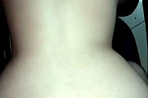 vecina culona espera a que mi mujer se vaya para venir a llenarle el co�o de leche pov