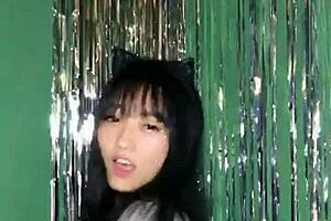 Korean girl dances sexy on webcam livestream