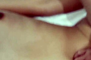 entro al cuarto y la obligo a follar con mi polla grande