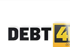 Debt4k esposa cachonda enga�a a su marido por dinero en efectivo delante de �l