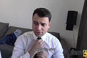 Debt4k esposa cachonda enga�a a su marido por dinero en efectivo delante de �l