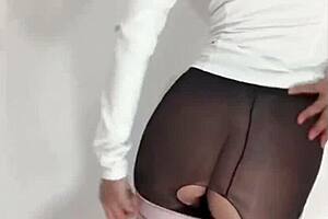 Siganjue-小少妇情趣睡衣开档黑丝袜疯狂自慰，没男人的滋味是真难受