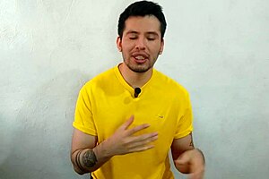 Joven Twink Penetra al Señor Taquero en Bodega a Pelo