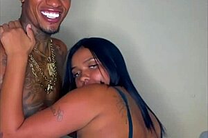 linda garota fodendo e gemendo ela ama o pau dentro e no fundo gostosa completo no red e no cher