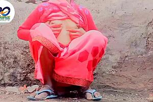 bhabhi lifts saree for fingering tease