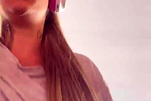 At the gym, I got so hot during cardio I took off my shirt, stayed in bra, and my pussy got all wet 😏