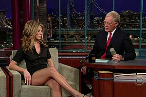 wow, jennifer aniston flaunting those hot legs, gotta see this! 😍