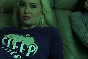 Bold Fucking Of Sexy Young Teen Babe In Freeuse Netflix Parody