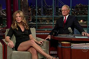 wow, jennifer aniston flaunting those hot legs, gotta see this! 😍