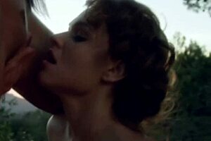 Redhead Cougar Fingering Her Pussy to Arouse and Enjoy the Glamorous Moment