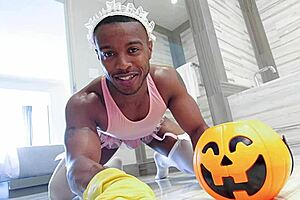 maids cleaning skills earn him a nice big fat tip with anal blowjob 😜