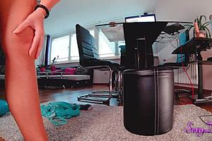 i saw this mature brunette wanting her hairy cunt filled