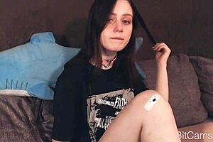 teen girl on webcam masturbating with dildo