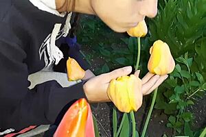 Girlfriend Prefers Pussy Scent Over Tulips For Intense Orgasm