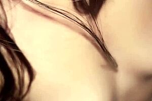 me gusta jugar con el pene duro de él... voy a extrañarlo mucho durante su viaje