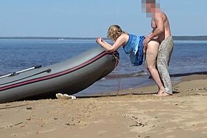 Lady tourist flashes big ass to boatman during beach encounter