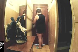 Watch her fuck the fat Spanish girl hard between the walls!