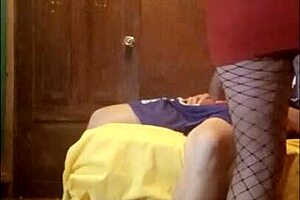 Exotic Ebony Stepmother Gives Relaxing Massage