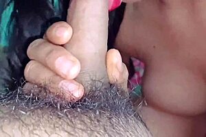 बहुत टाइट चूत वाली इंडियन युवती 18+ को हार्ड पहली बार सेक्स मिलता है।