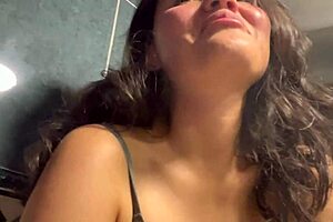 Latina girlfriend requests homemade recording of her masturbation with fingering and squirting