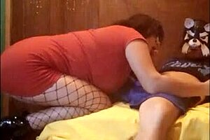 Exotic Ebony Stepmother Gives Relaxing Massage