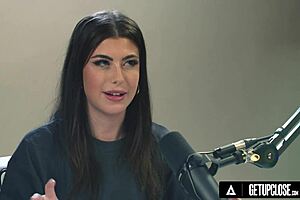 Watch how GAL RITCHIE ORGASMS up close!